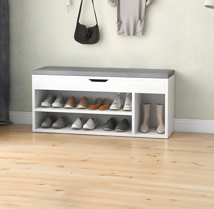 Szafka na buty z szarą poduszką i otwieranym siedziskiem 3 półki biała ModernHome